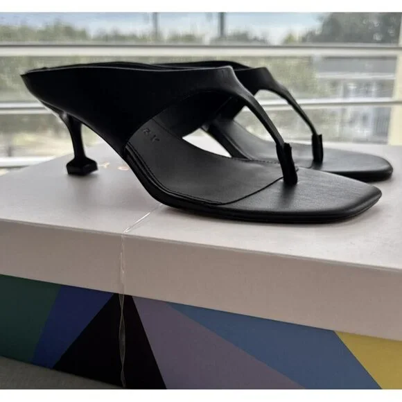 KATY PERRY The OCEANSIDE Low Rise Thong Black Sandal Size 9.5 - Picture 2 of 8